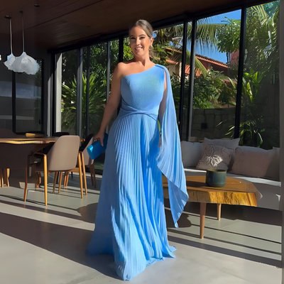 Abito Lungo Asimmetrico Plissettato – Eleganza Dinamica