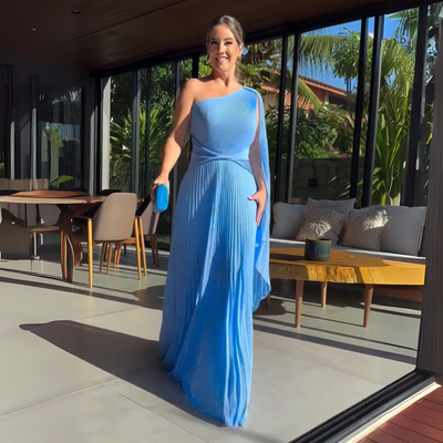 Abito Lungo Asimmetrico Plissettato – Eleganza Dinamica
