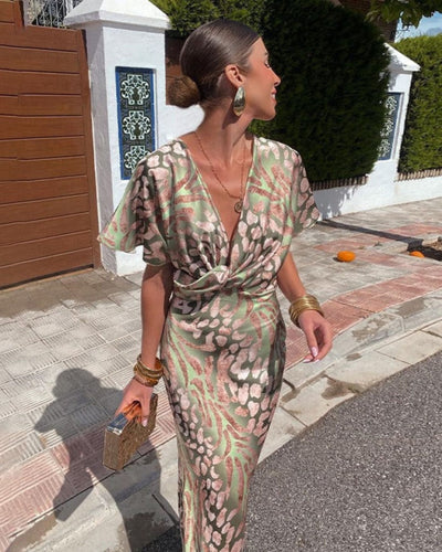 Bruna | Vestito Lungo in Satin con Scollo a V Drappeggiato e Design Twisted