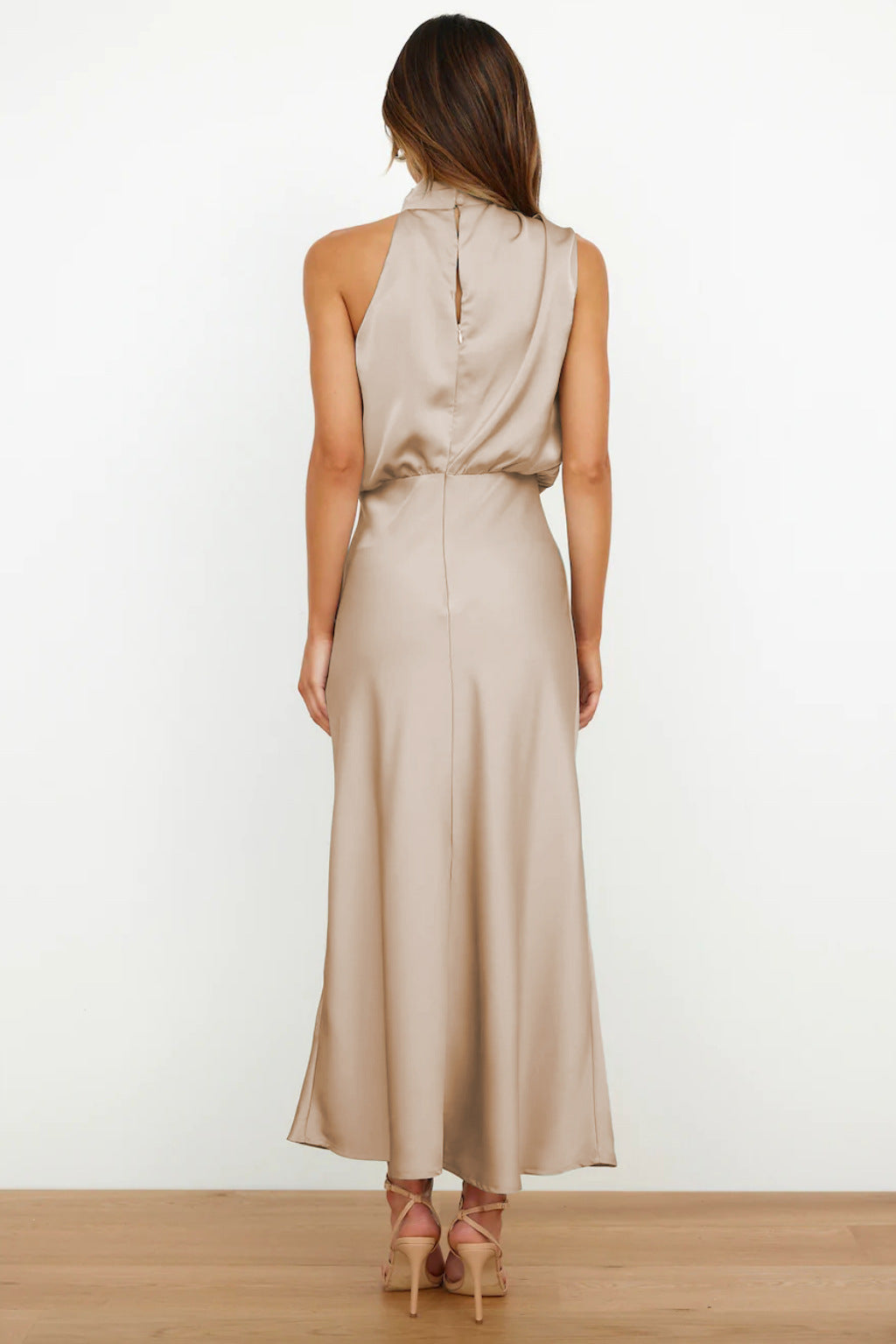Dress Lungo in Satin con Collo Drappeggiato