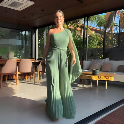 Abito Lungo Asimmetrico Plissettato – Eleganza Dinamica