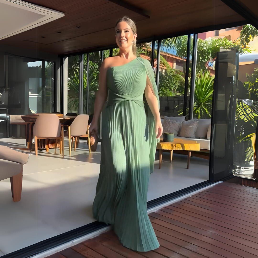 Abito Lungo Asimmetrico Plissettato – Eleganza Dinamica