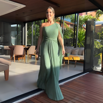 Abito Lungo Asimmetrico Plissettato – Eleganza Dinamica
