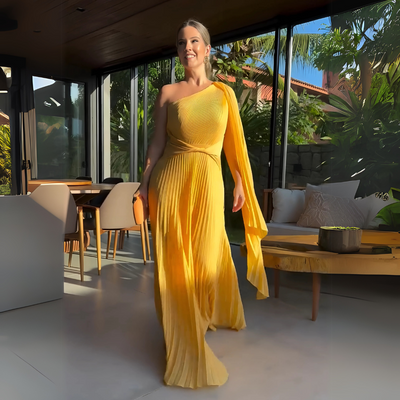 Abito Lungo Asimmetrico Plissettato – Eleganza Dinamica