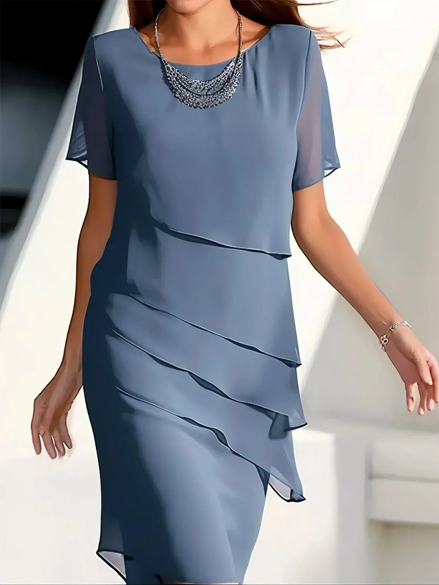 Abito Midi Elegante in Chiffon Leggero a Strati