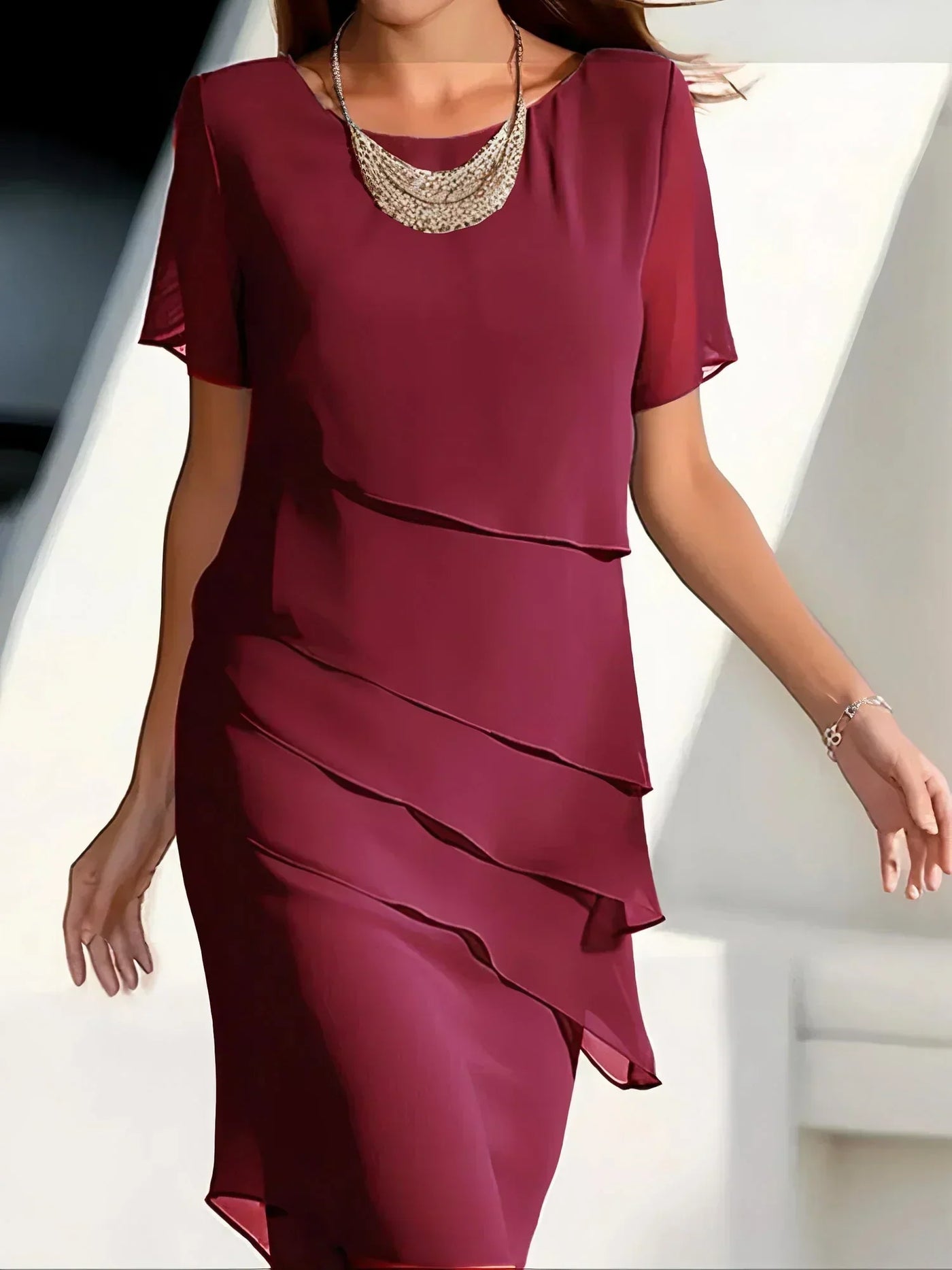 Abito Midi Elegante in Chiffon Leggero a Strati