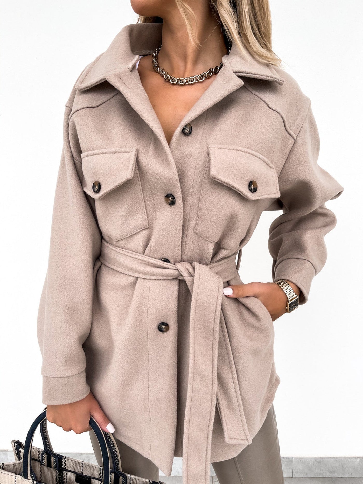 Elegante Cappotto Trench Invernale con Tasche e Cintura – Giulia