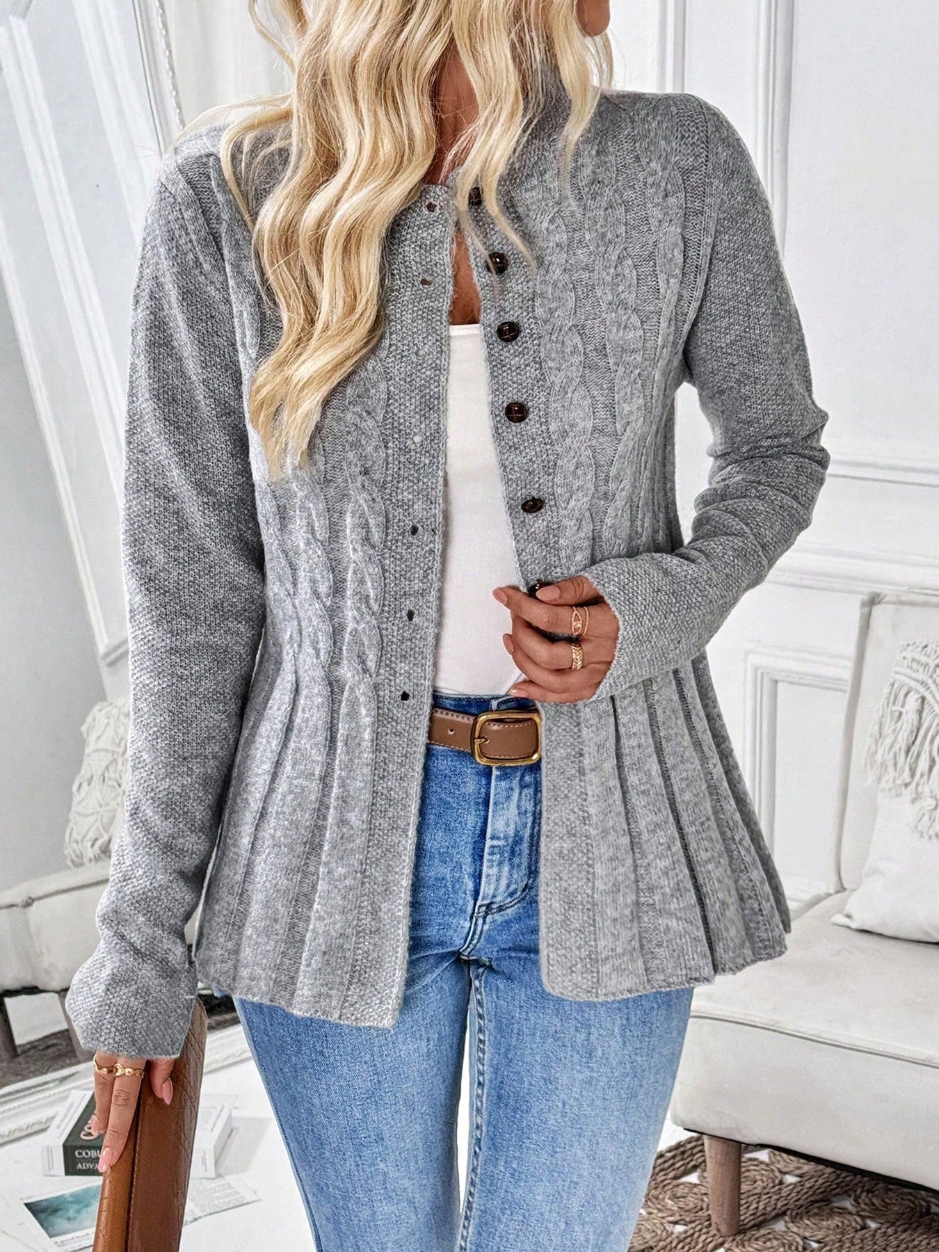 Giulia Elegante Cardigan Donna – Maglia a Treccia con Bottoni e Design Svasato