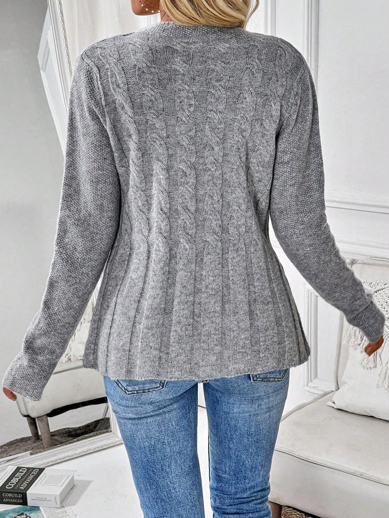 Giulia Elegante Cardigan Donna – Maglia a Treccia con Bottoni e Design Svasato