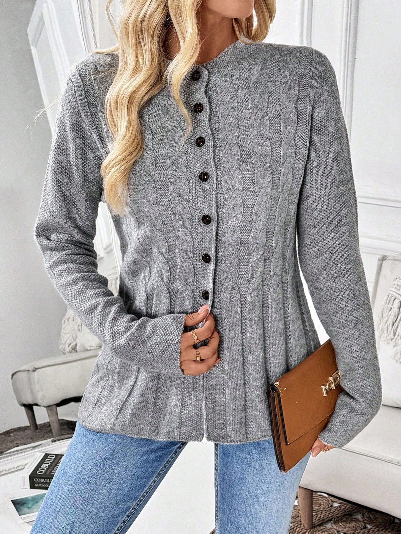 Giulia Elegante Cardigan Donna – Maglia a Treccia con Bottoni e Design Svasato