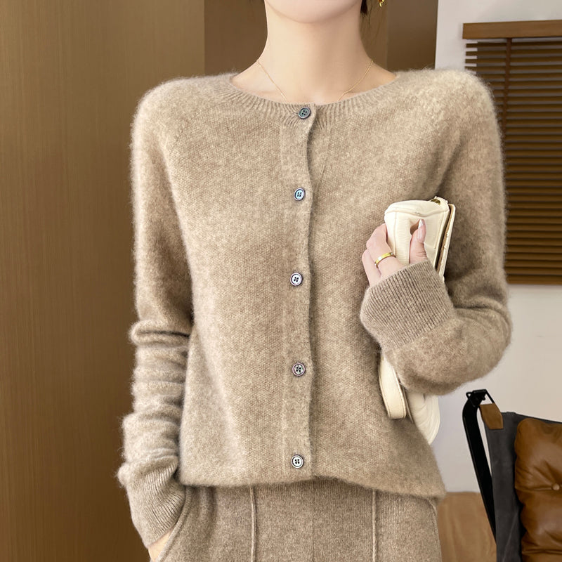 Cardigan Elegante Donna in Lana Merino – Morbido, Caldo e Raffinato come il Cashmere