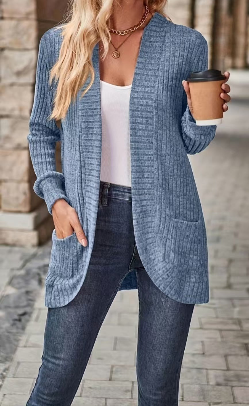 Cardigan Lungo Marta per Donna – Elegante Maglia a Coste con Tasche