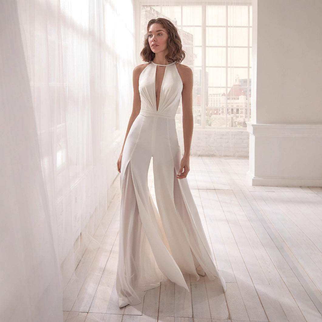 Chiara – Elegante Tuta Lunga Donna con Scollo Profondo, Spacchi e Decorazioni in Perle