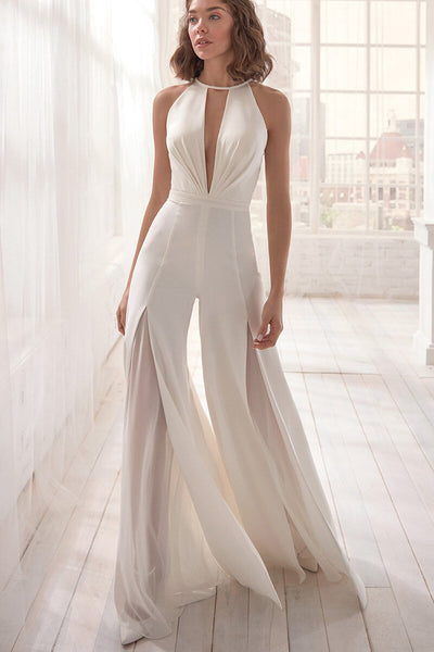 Chiara – Elegante Tuta Lunga Donna con Scollo Profondo, Spacchi e Decorazioni in Perle
