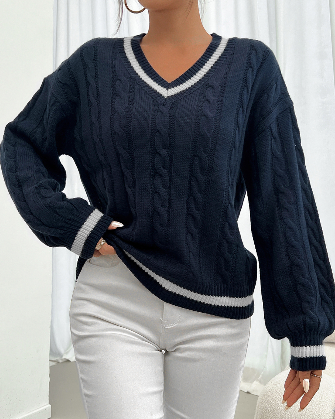 Maglione Elegante da Donna con Scollo a V e Motivo a Treccia – Martina