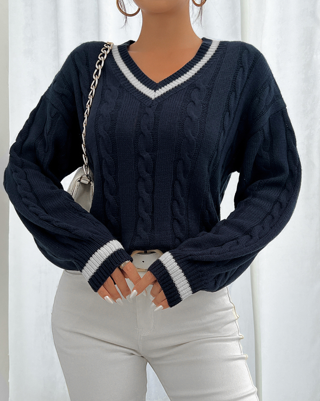 Maglione Elegante da Donna con Scollo a V e Motivo a Treccia – Martina