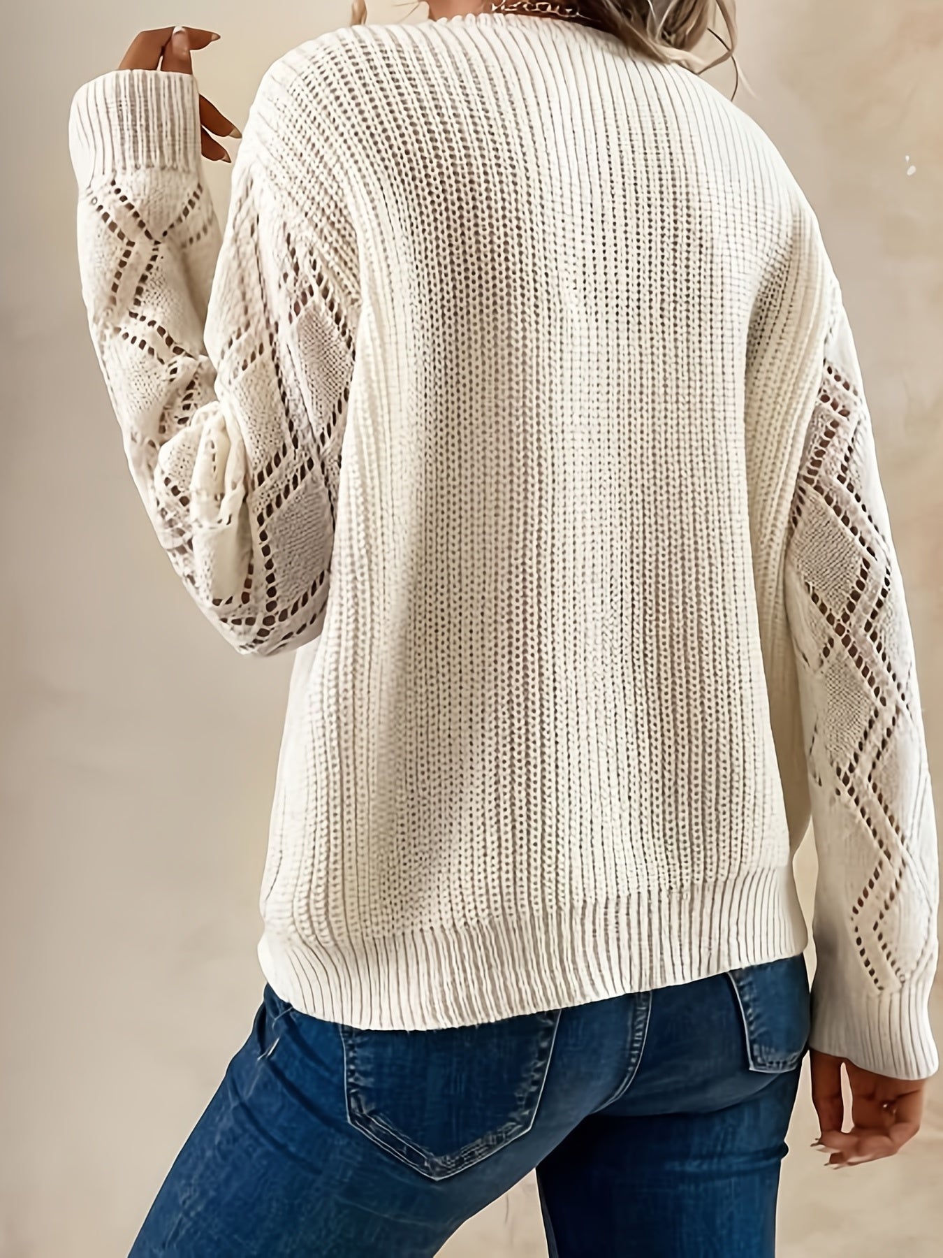 Elena: Maglione Elegante da Donna con Scollo a V in Pizzo e Maniche Trasparenti