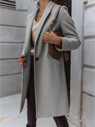 Giulia: Cappotto Elegante con Collo Revers e Chiusura a Bottone