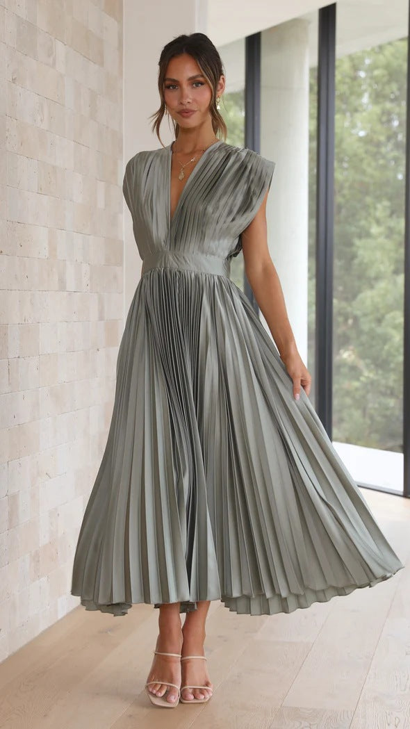 Abito Lungo Plissettato in Satin con Scollo a V
