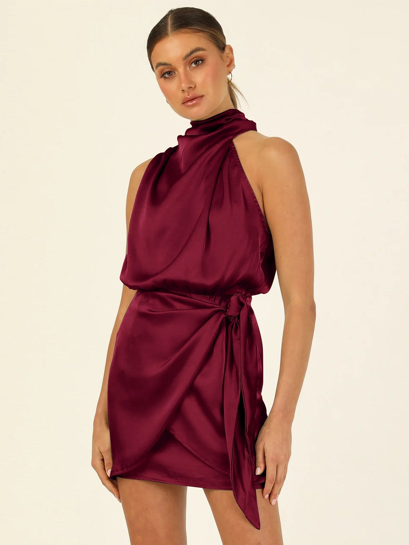 Abito Corto in Satin con Scollo Halter