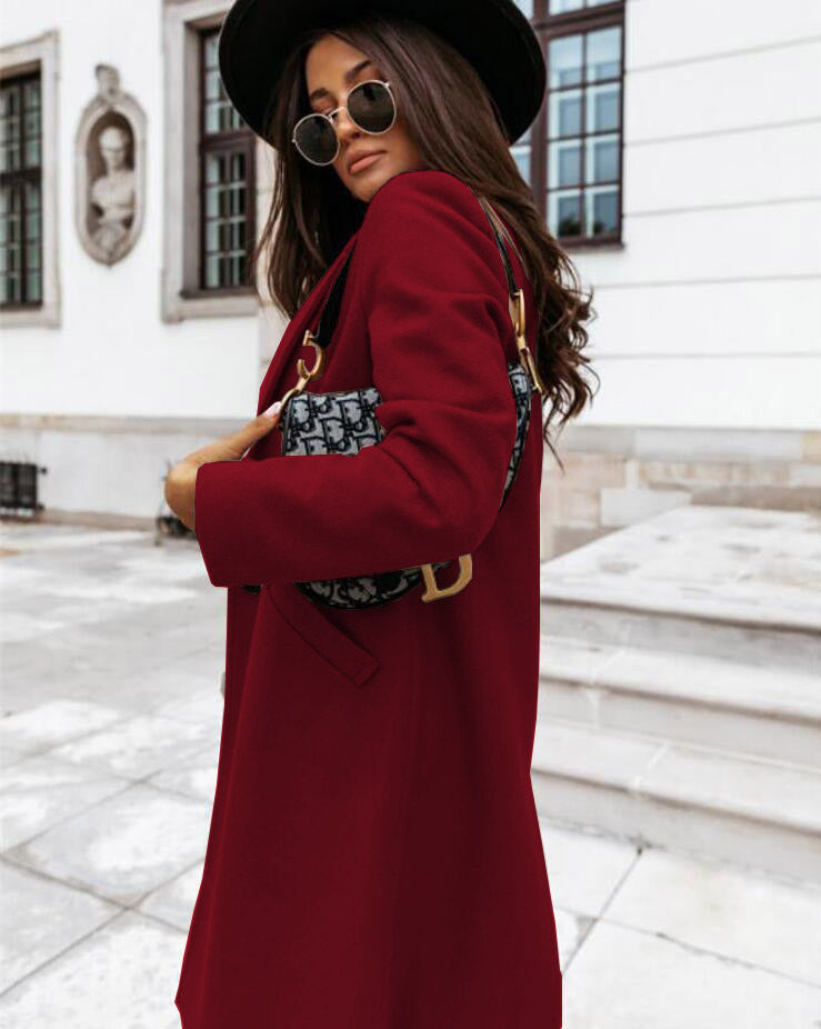 Giulia: Cappotto Elegante con Collo Revers e Chiusura a Bottone
