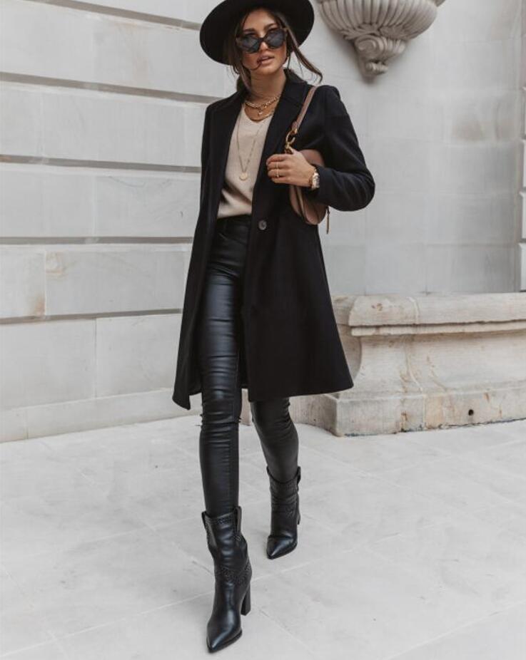 Giulia: Cappotto Elegante con Collo Revers e Chiusura a Bottone