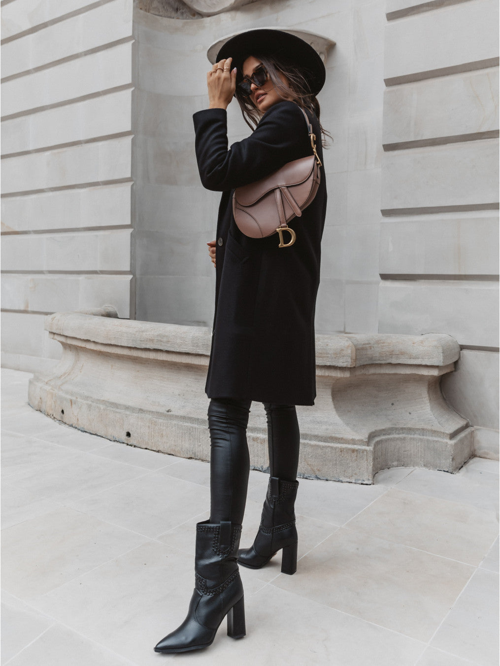 Giulia: Cappotto Elegante con Collo Revers e Chiusura a Bottone