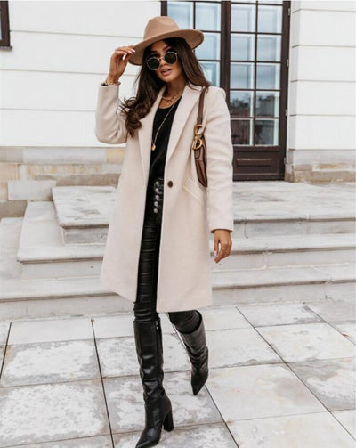Giulia: Cappotto Elegante con Collo Revers e Chiusura a Bottone
