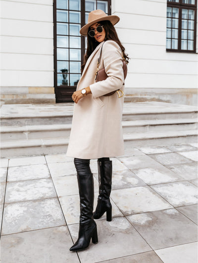 Giulia: Cappotto Elegante con Collo Revers e Chiusura a Bottone