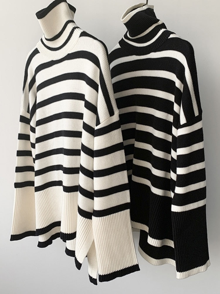 Maglione Oversize a Righe con Collo Alto per Donna