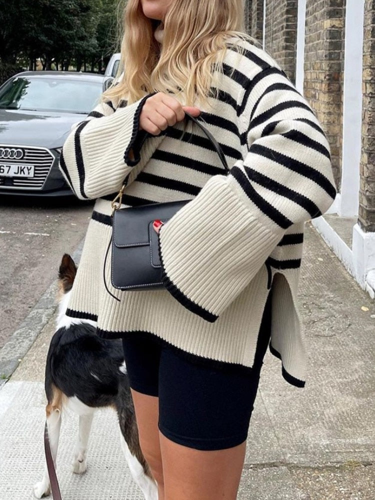 Maglione Oversize a Righe con Collo Alto per Donna