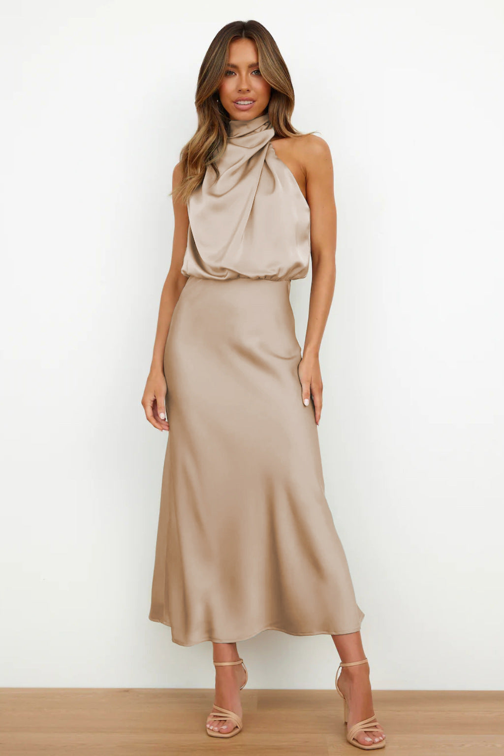 Dress Lungo in Satin con Collo Drappeggiato