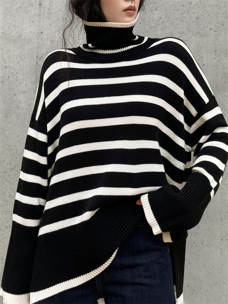 Maglione Oversize a Righe con Collo Alto per Donna