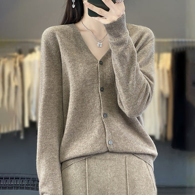 Cardigan Elegante Anna in Lana – Morbido, Caldo e Versatile per Ogni Occasione