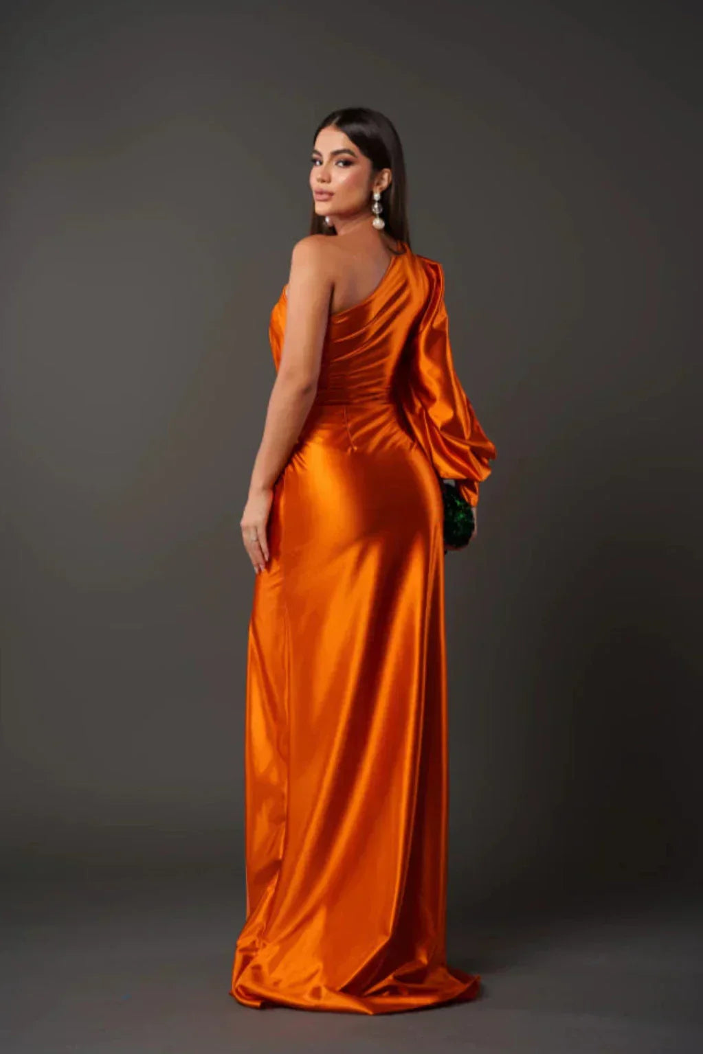 Valeria - Abito Lungo Asimmetrico in Satin con Drappeggiature