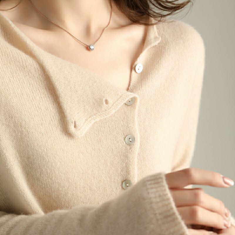 Isabella – Elegante Cardigan Donna con Bottoni Asimmetrici