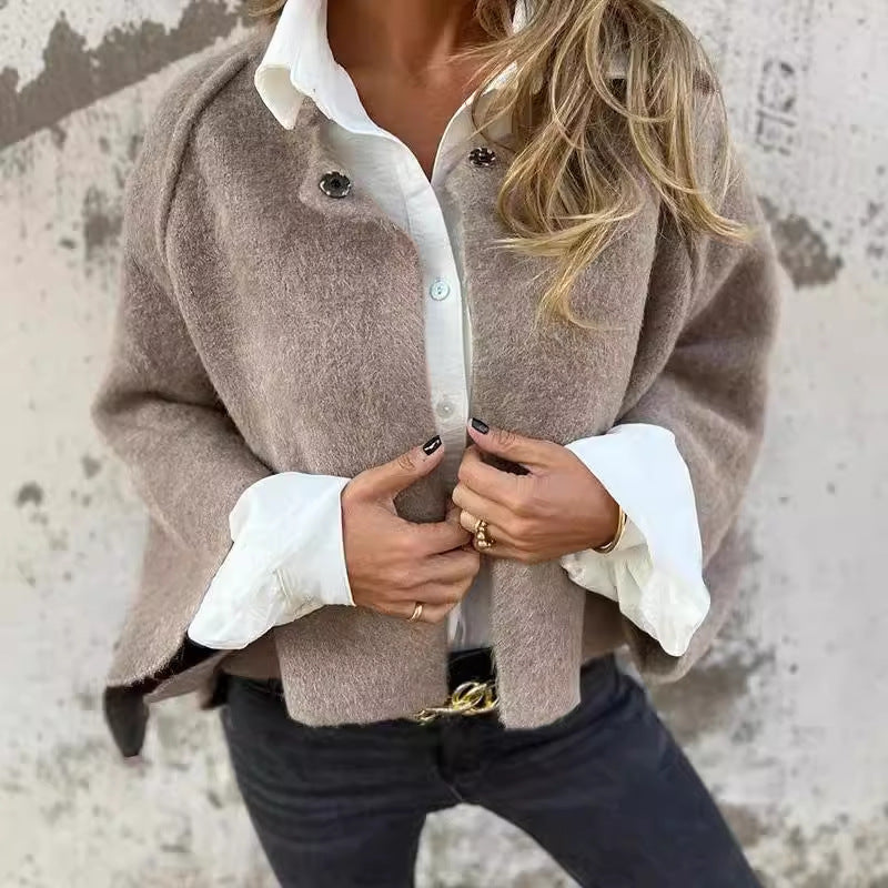 Chiara – Elegante Giacca Corto Donna in Look Cashmere con Maniche Svasate